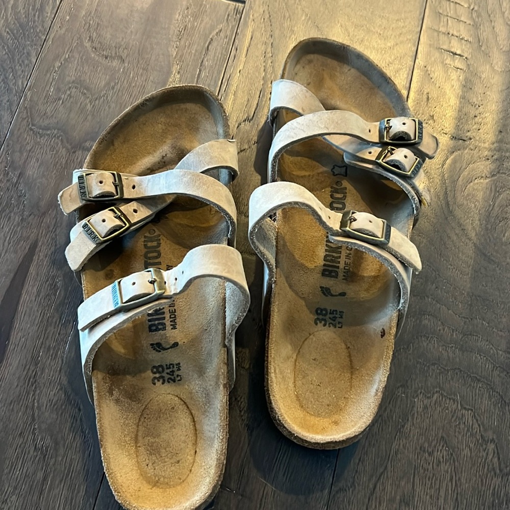 Birkenstocks size 38. Gently worn. Narrow Fit.